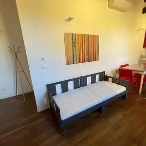 Red Immerso Tra Le Mura Bolognesi Bologna